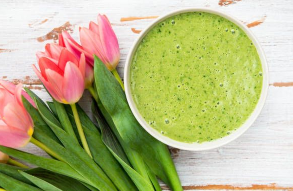 Spring Smoothie bowl arancia, mango, yogurt greco e Lio Verde