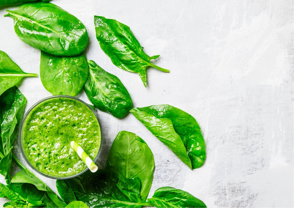 Smoothie agli spinaci ed erba di grano